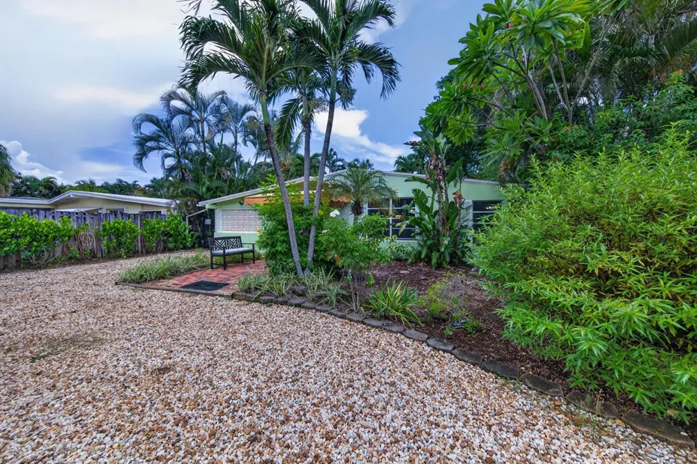 1712 NE 16th Avenue Fort Lauderdale, FL 33305