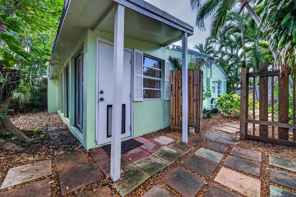 1712 NE 16th Avenue Fort Lauderdale, FL 33305