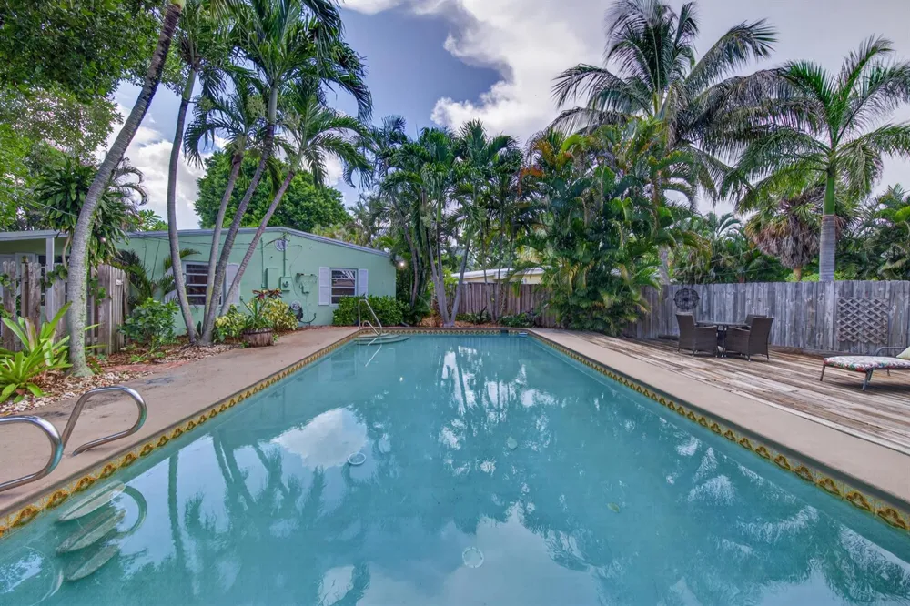 1712 NE 16th Avenue Fort Lauderdale, FL 33305