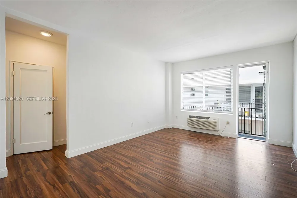 320 80th St #14 Miami Beach, FL 33141