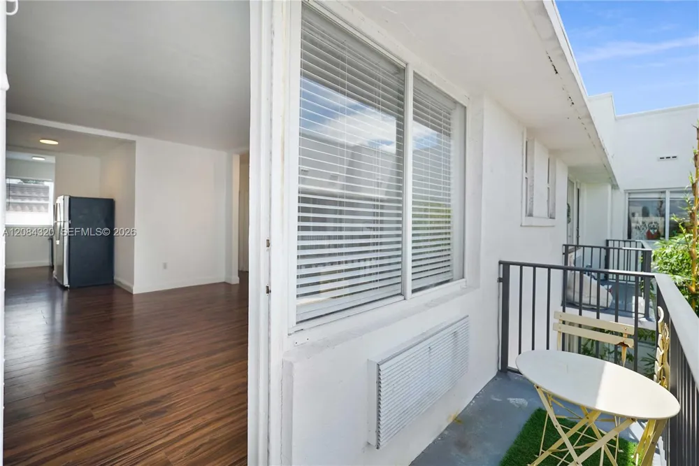 320 80th St #14 Miami Beach, FL 33141