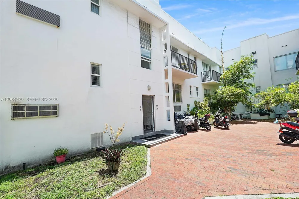 320 80th St #14 Miami Beach, FL 33141