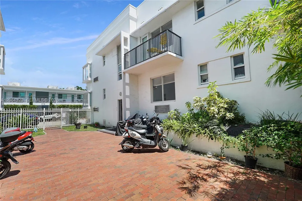 320 80th St #14 Miami Beach, FL 33141