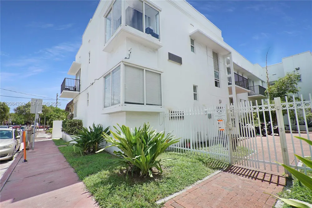 320 80th St #14 Miami Beach, FL 33141