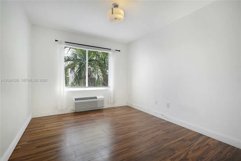 320 80th St #14 Miami Beach, FL 33141