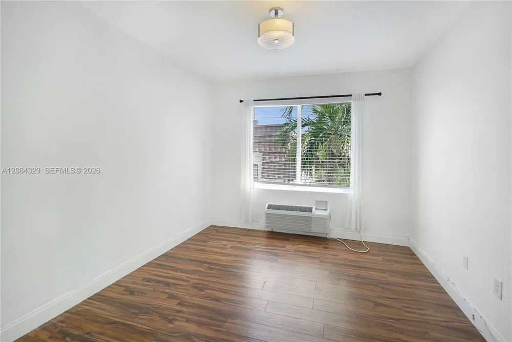 320 80th St #14 Miami Beach, FL 33141