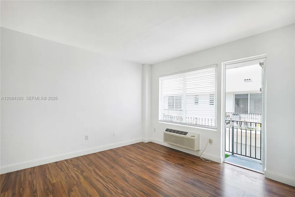 320 80th St #14 Miami Beach, FL 33141