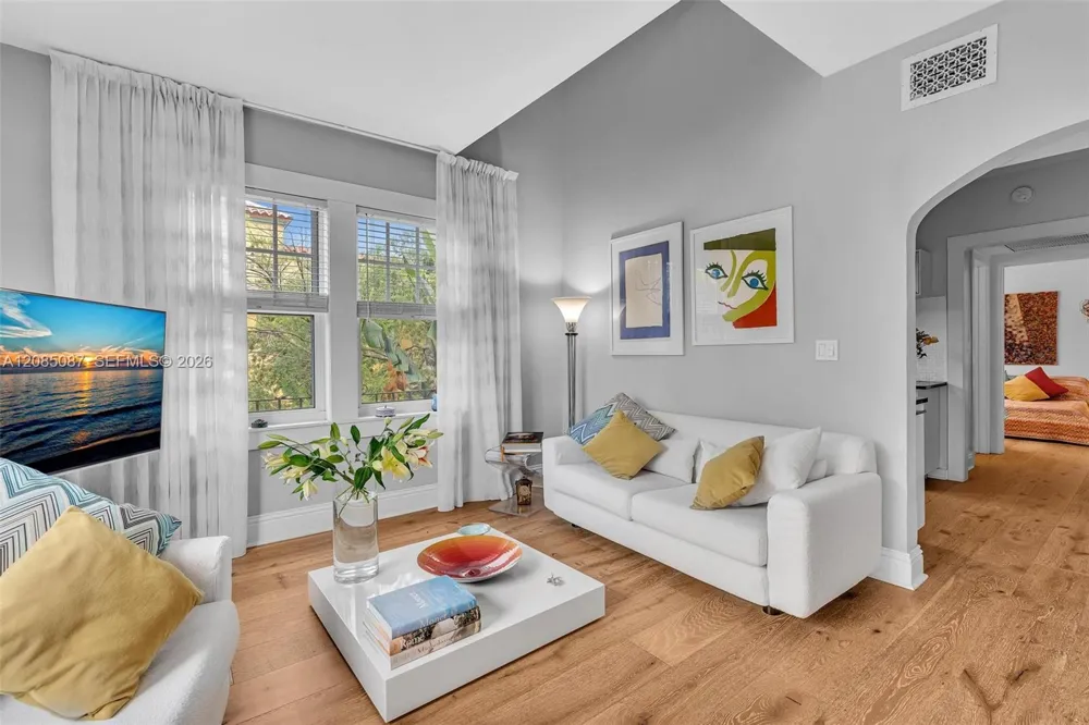536 14th St #307 Miami Beach, FL 33139