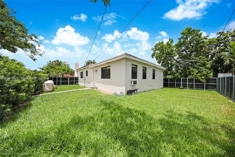 3640 SW 11th St Miami, FL 33135