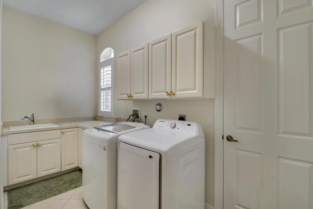 8618 Tompson Point Road Port St. Lucie, FL 34986
