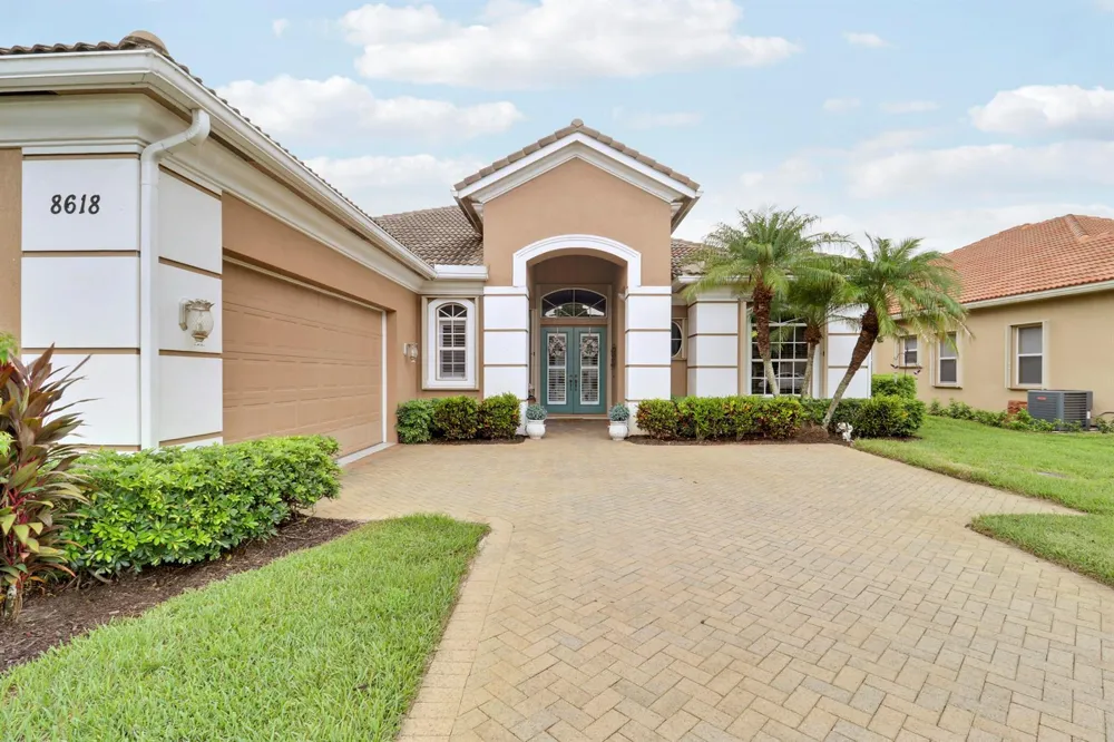 8618 Tompson Point Road Port St. Lucie, FL 34986