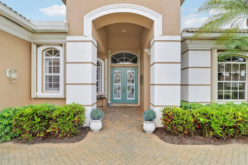 8618 Tompson Point Road Port St. Lucie, FL 34986