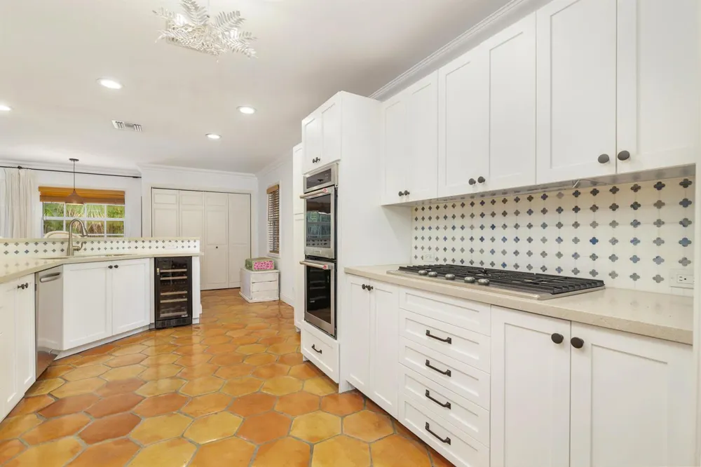 332 PILGRIM ROAD West Palm Beach, FL 33405