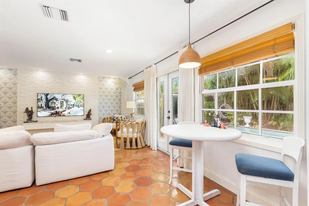 332 PILGRIM ROAD West Palm Beach, FL 33405