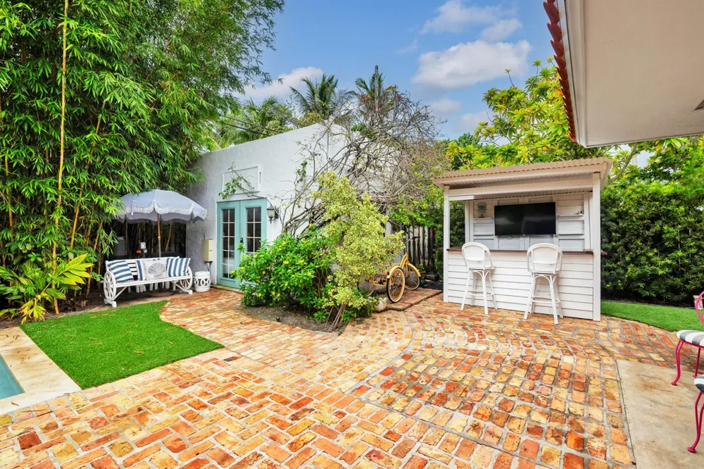 332 PILGRIM ROAD West Palm Beach, FL 33405
