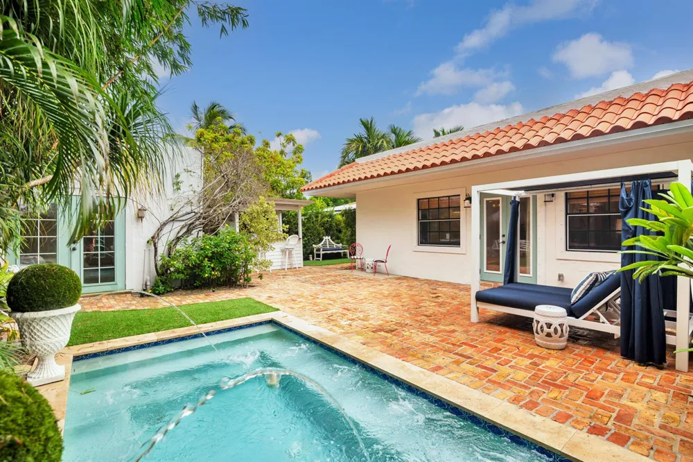 332 PILGRIM ROAD West Palm Beach, FL 33405