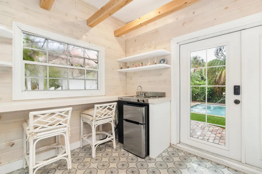 332 PILGRIM ROAD West Palm Beach, FL 33405