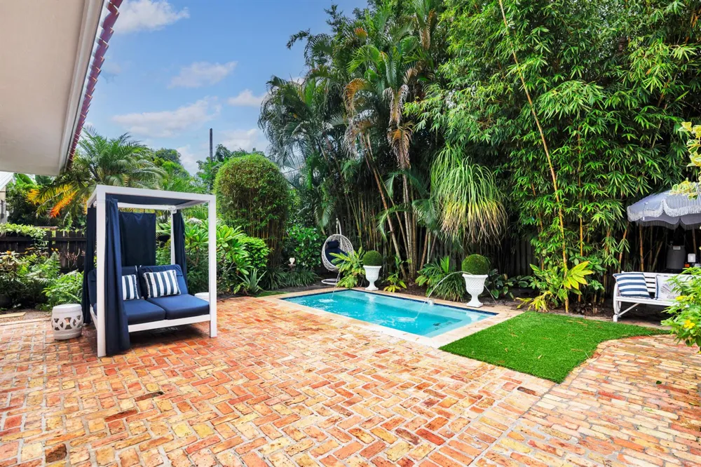 332 PILGRIM ROAD West Palm Beach, FL 33405