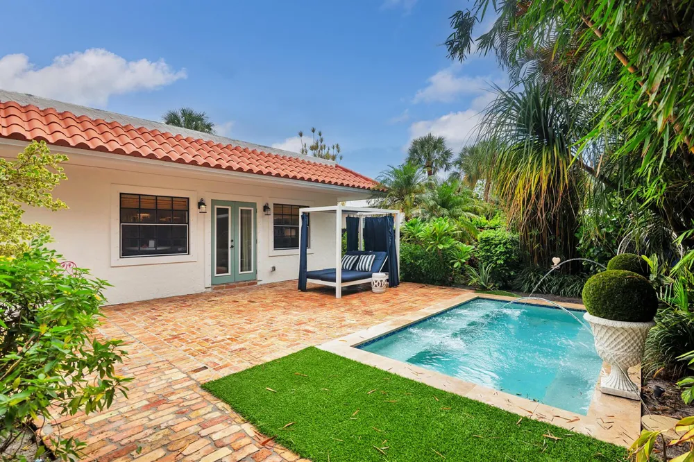 332 PILGRIM ROAD West Palm Beach, FL 33405
