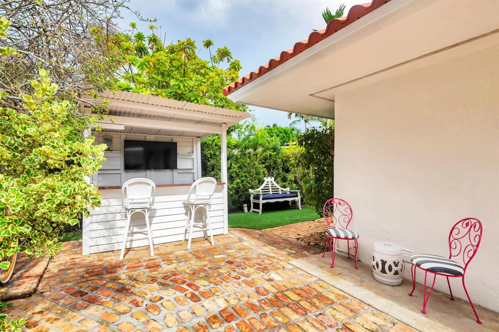 332 PILGRIM ROAD West Palm Beach, FL 33405