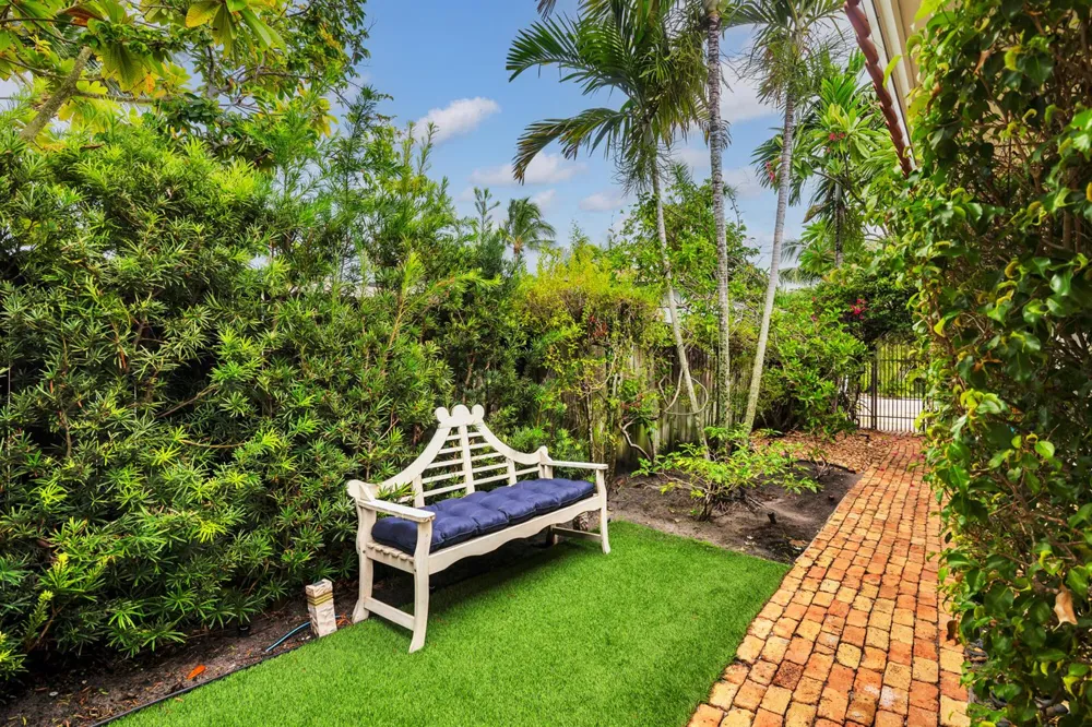 332 PILGRIM ROAD West Palm Beach, FL 33405