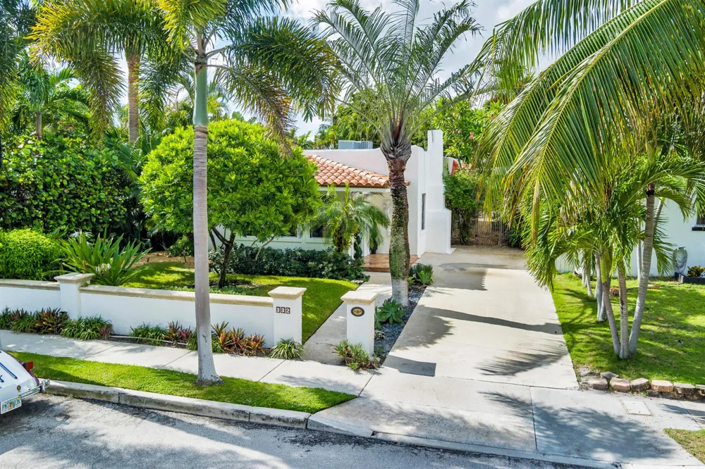 332 PILGRIM ROAD West Palm Beach, FL 33405