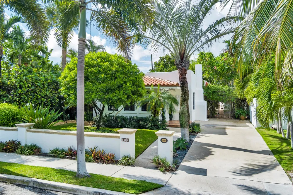 332 PILGRIM ROAD West Palm Beach, FL 33405