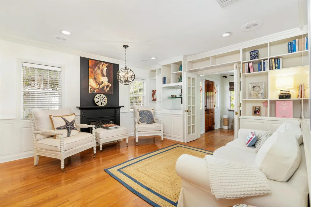 332 PILGRIM ROAD West Palm Beach, FL 33405