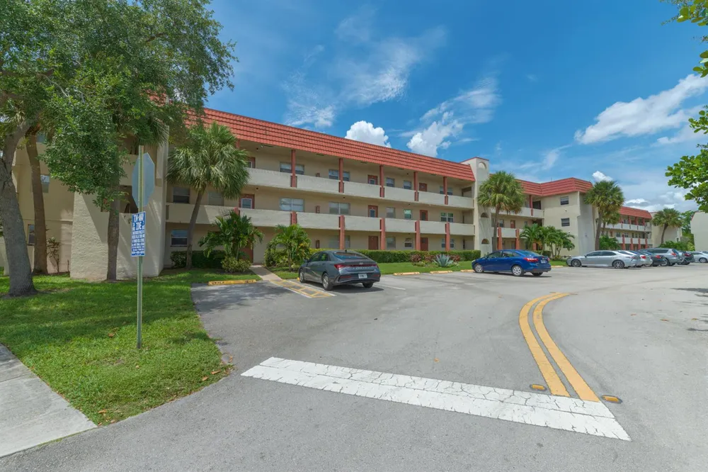 2901 E SUNRISE LAKES DRIVE E #310 Sunrise, FL 33322
