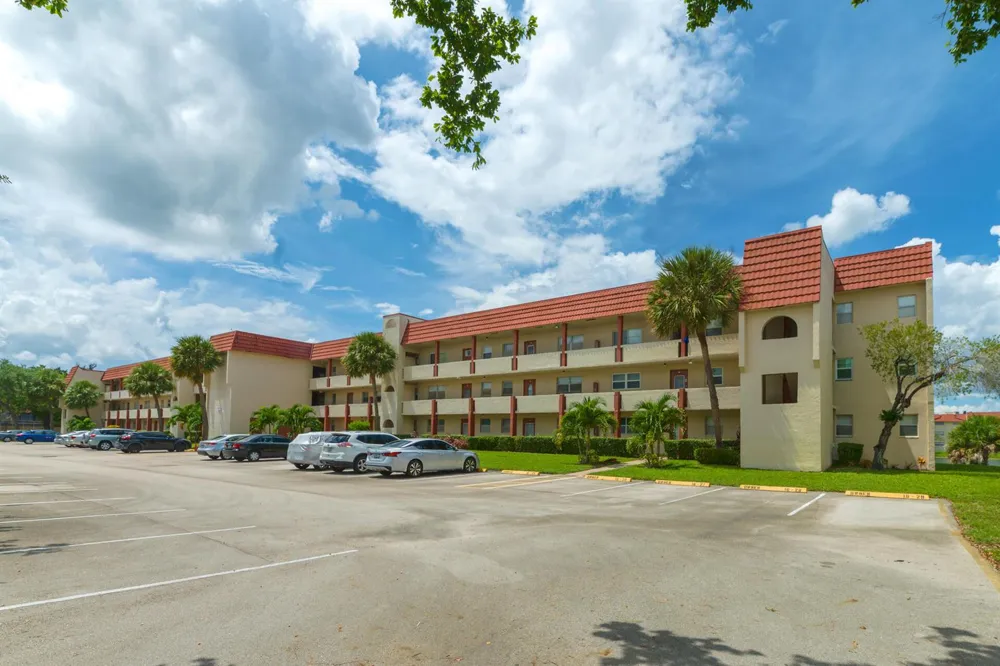 2901 E SUNRISE LAKES DRIVE E #310 Sunrise, FL 33322
