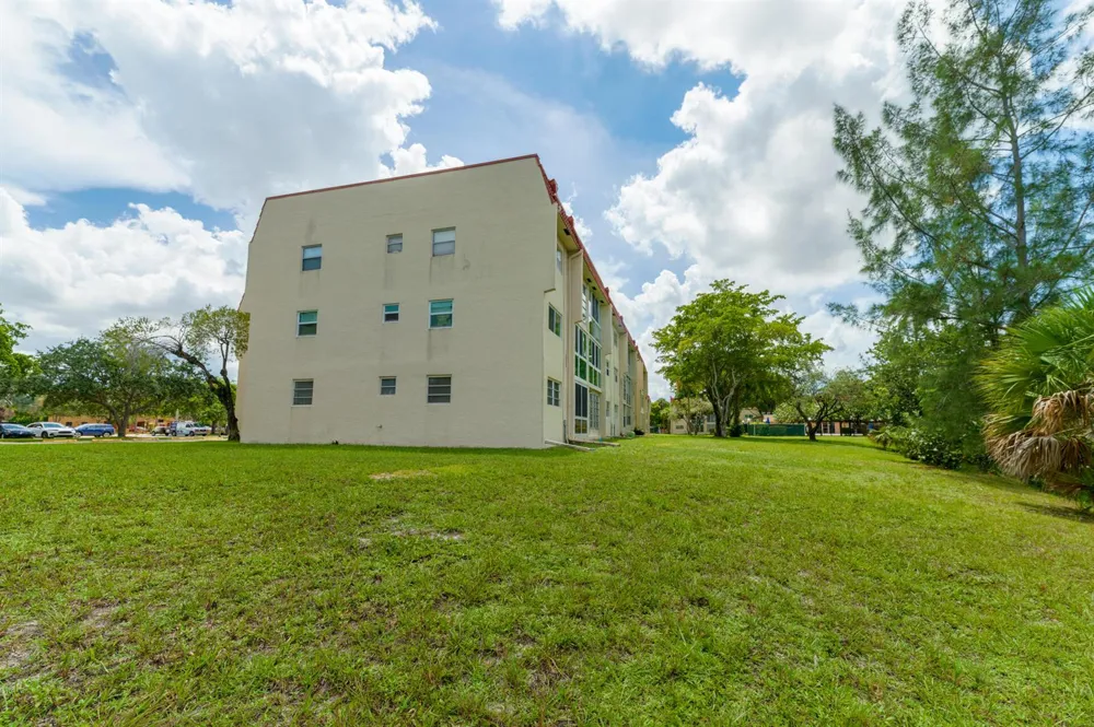 2901 E SUNRISE LAKES DRIVE E #310 Sunrise, FL 33322