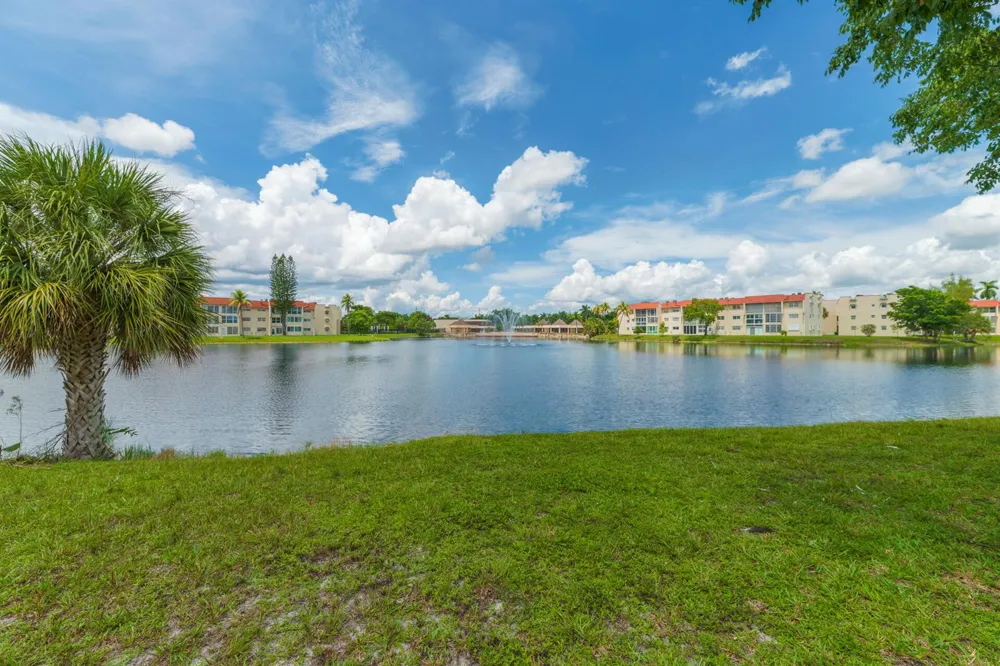 2901 E SUNRISE LAKES DRIVE E #310 Sunrise, FL 33322