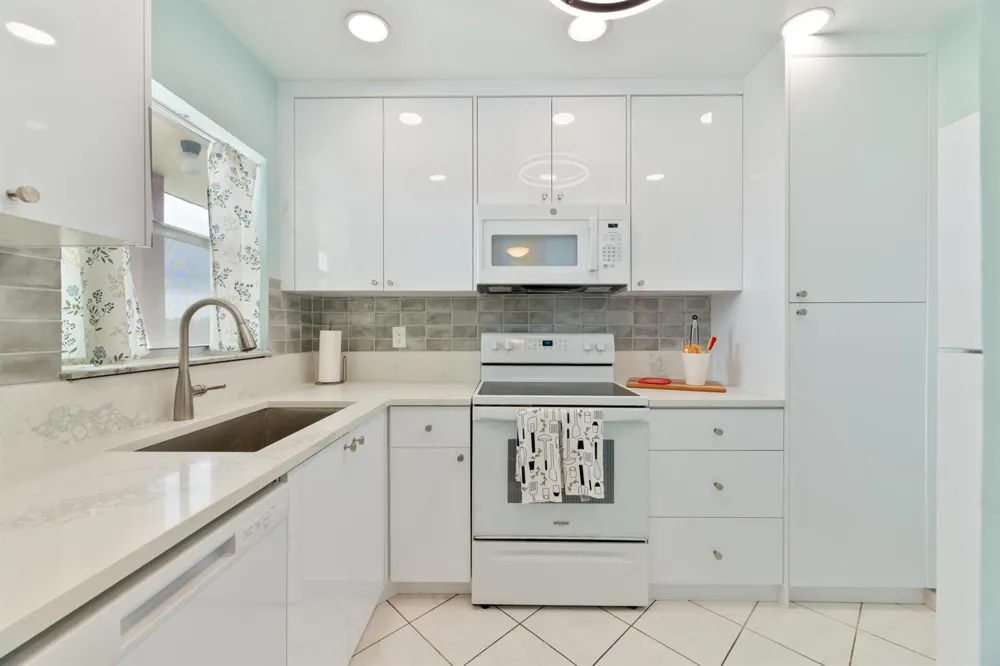 2901 E SUNRISE LAKES DRIVE E #310 Sunrise, FL 33322