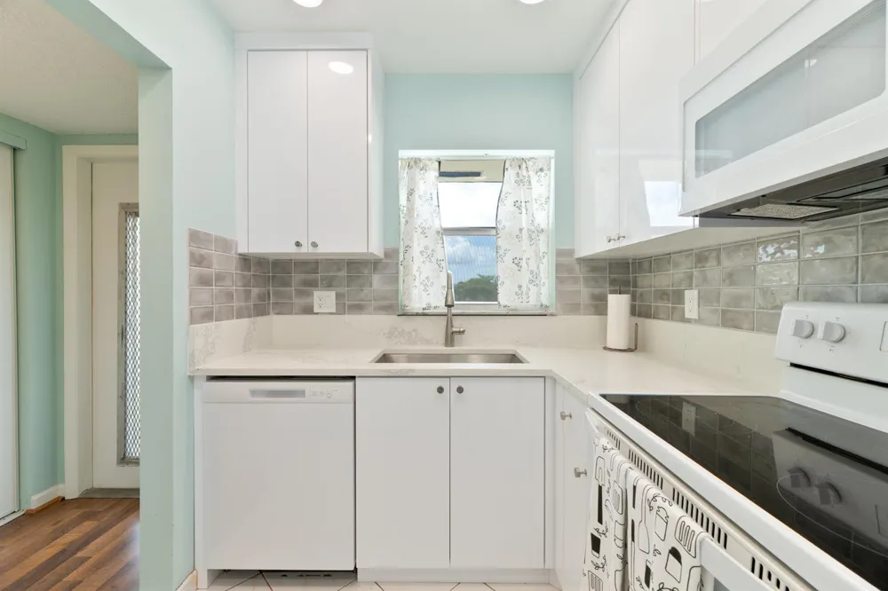 2901 E SUNRISE LAKES DRIVE E #310 Sunrise, FL 33322