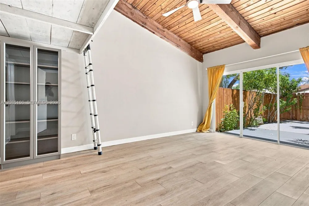 2221 Buttonwood Ave Pembroke Pines, FL 33026