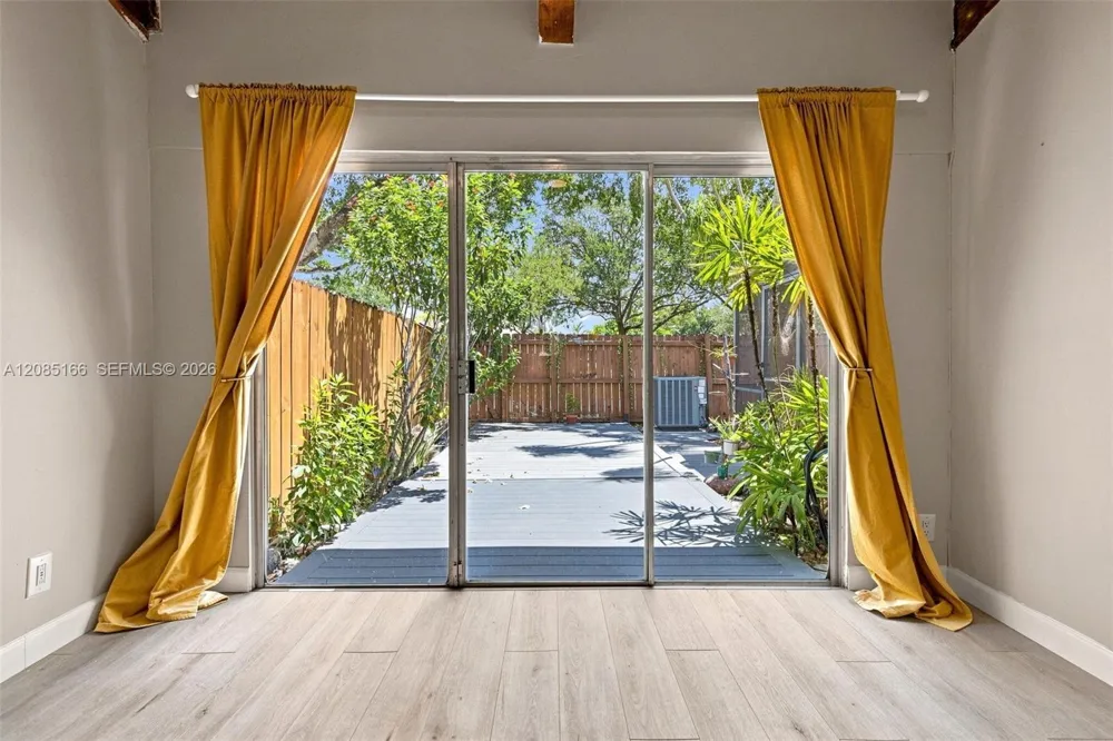 2221 Buttonwood Ave Pembroke Pines, FL 33026