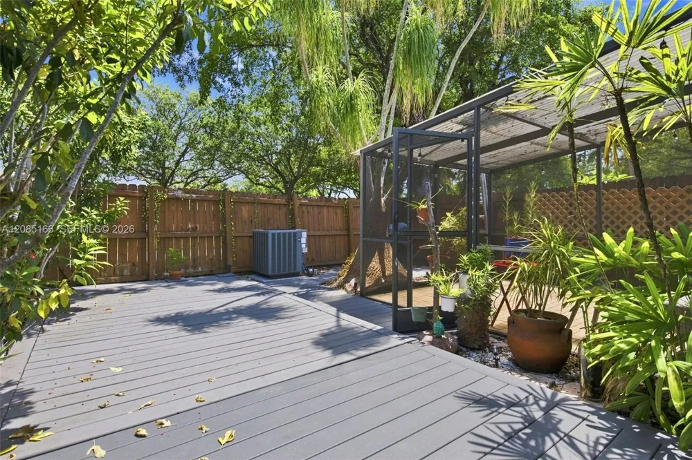 2221 Buttonwood Ave Pembroke Pines, FL 33026