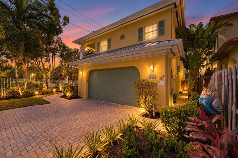857 SW 11TH COURT