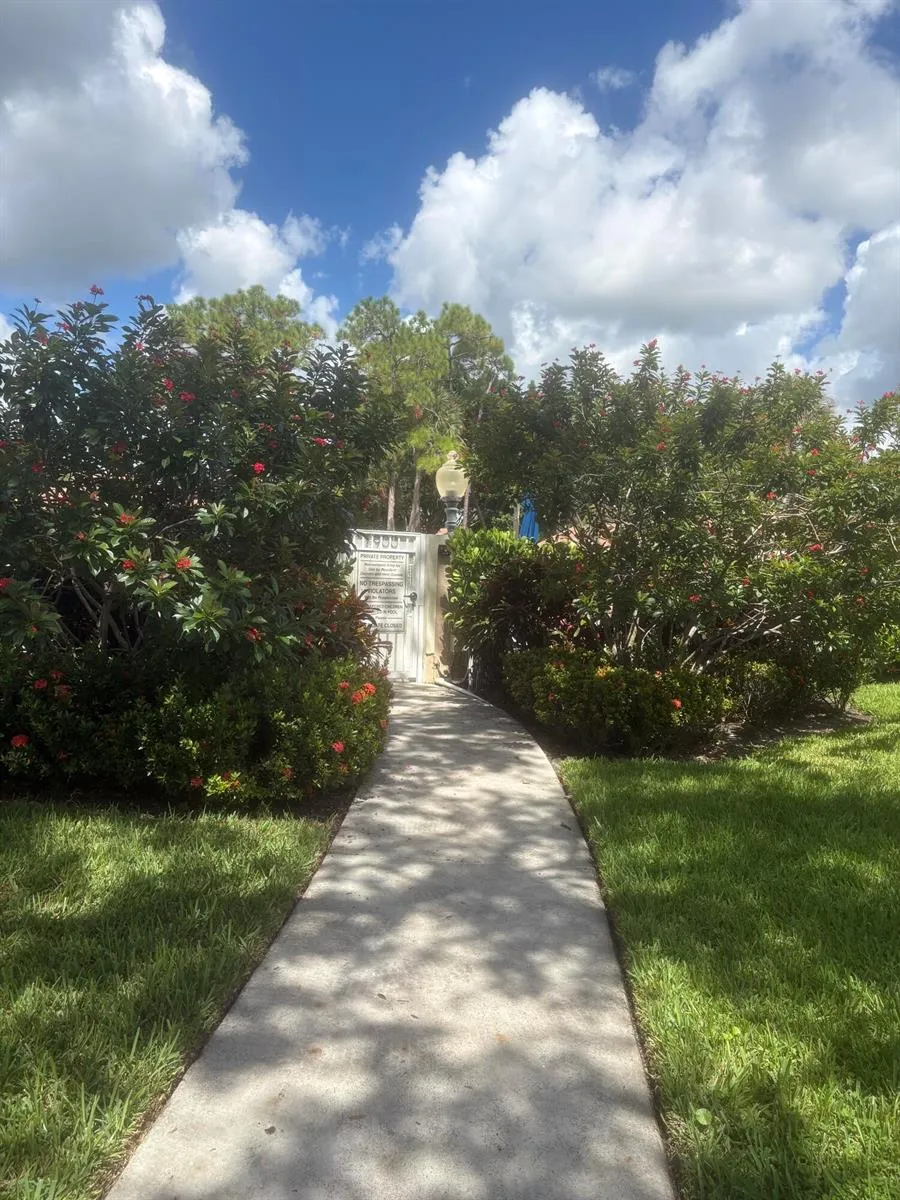 1604 Rosewood Way Palm Beach Gardens, FL 33418