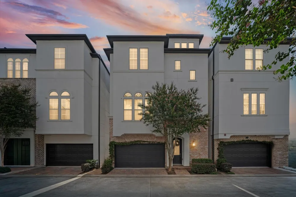 2710 Arabelle Grove Houston, TX 77007