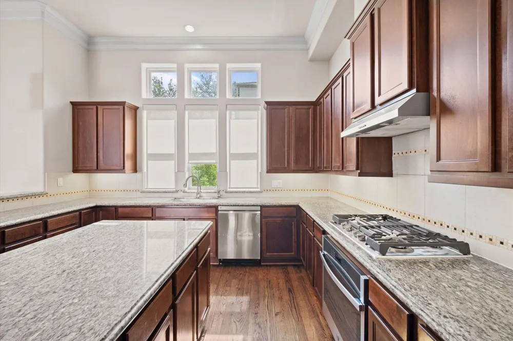2710 Arabelle Grove Houston, TX 77007