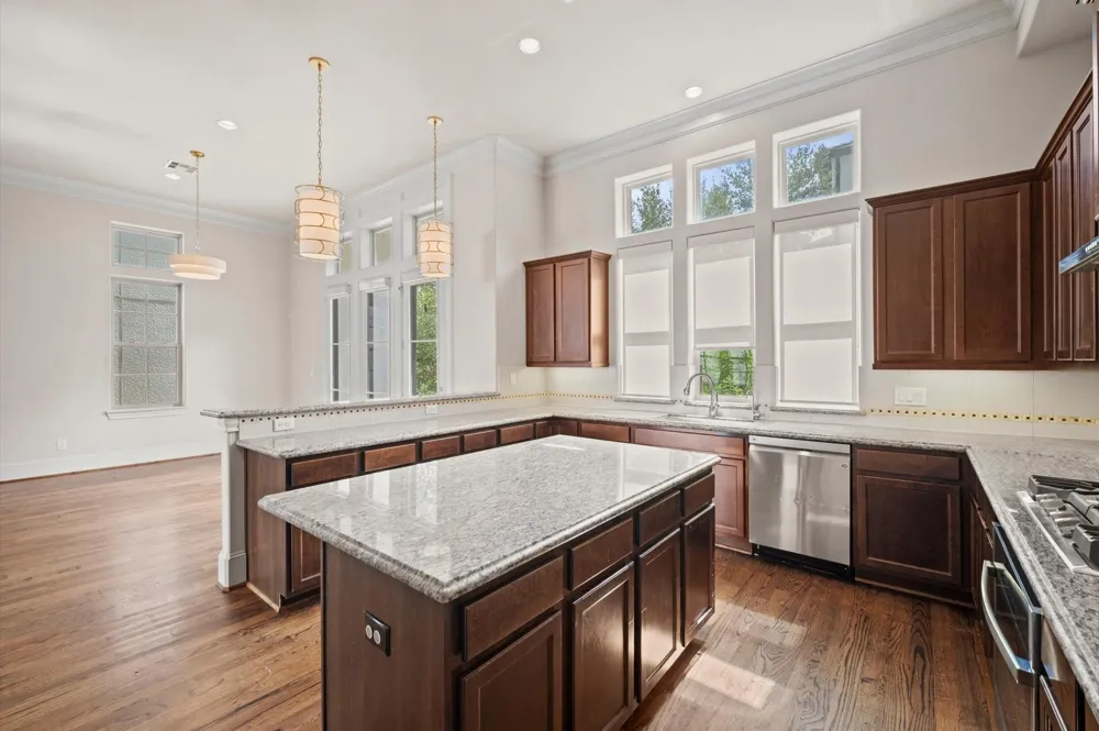 2710 Arabelle Grove Houston, TX 77007