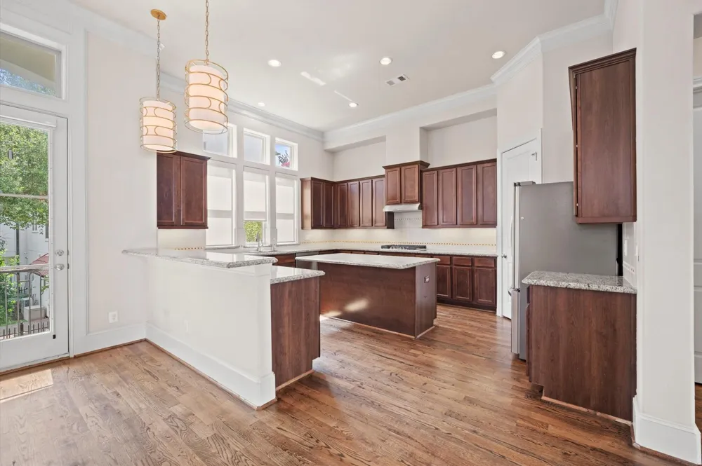 2710 Arabelle Grove Houston, TX 77007