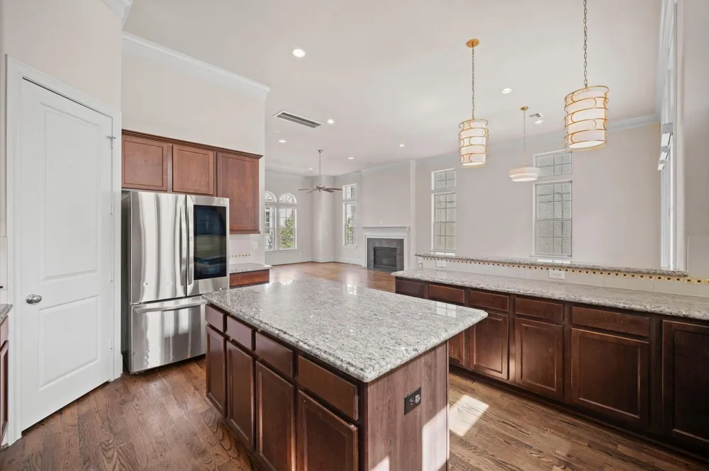 2710 Arabelle Grove Houston, TX 77007