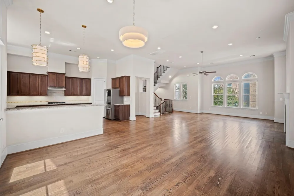 2710 Arabelle Grove Houston, TX 77007