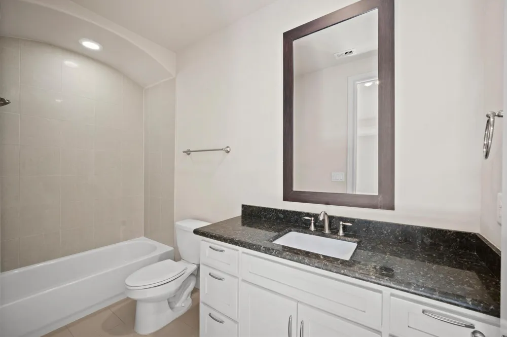 2710 Arabelle Grove Houston, TX 77007