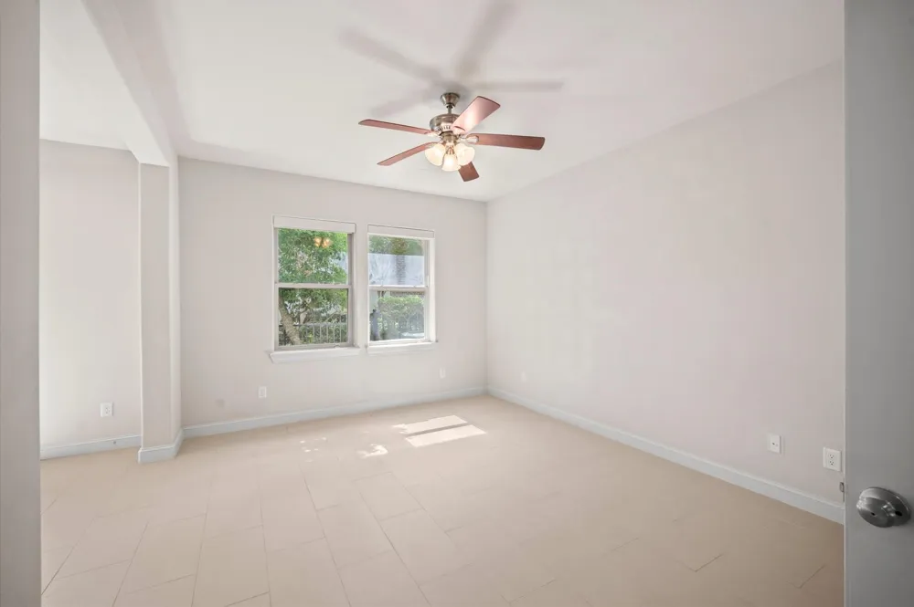 2710 Arabelle Grove Houston, TX 77007