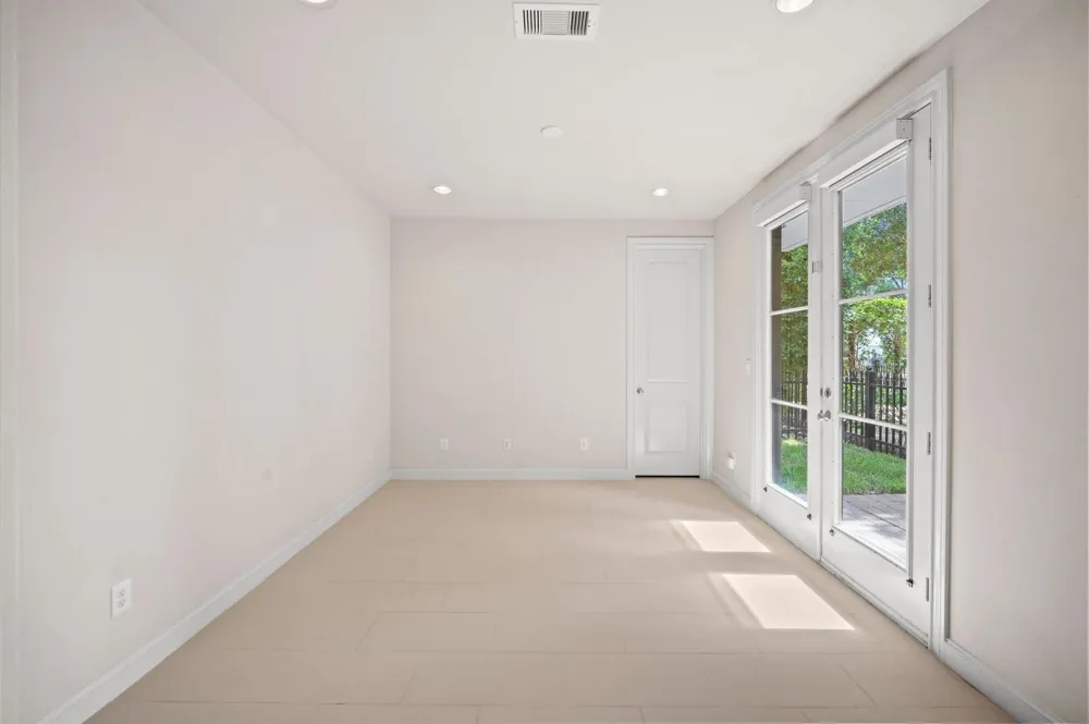 2710 Arabelle Grove Houston, TX 77007