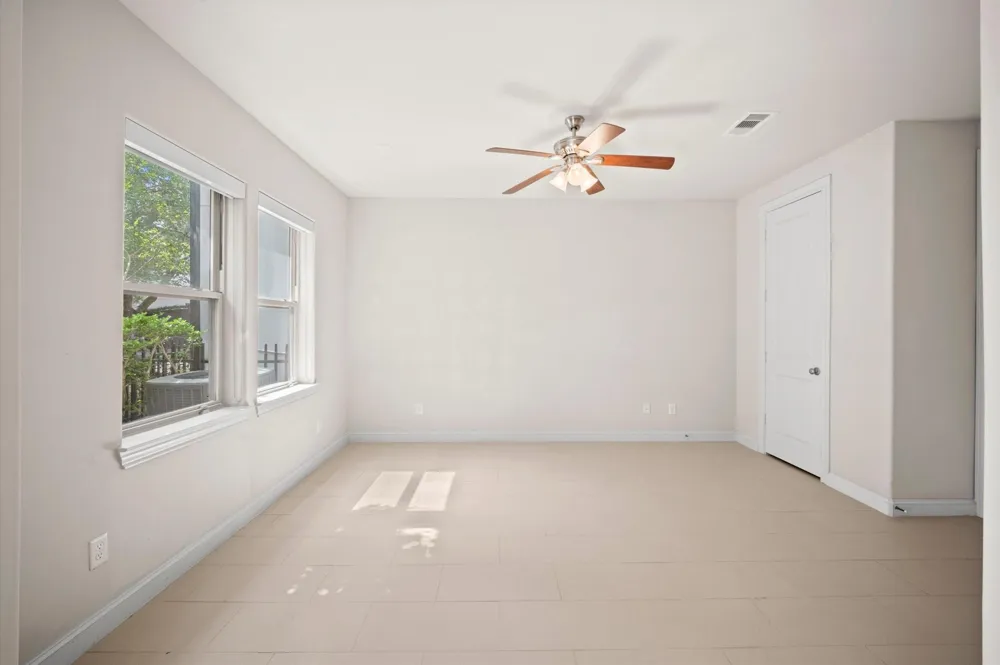 2710 Arabelle Grove Houston, TX 77007