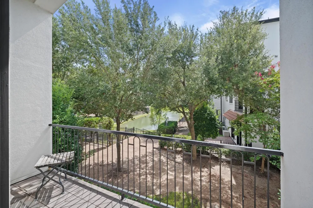 2710 Arabelle Grove Houston, TX 77007